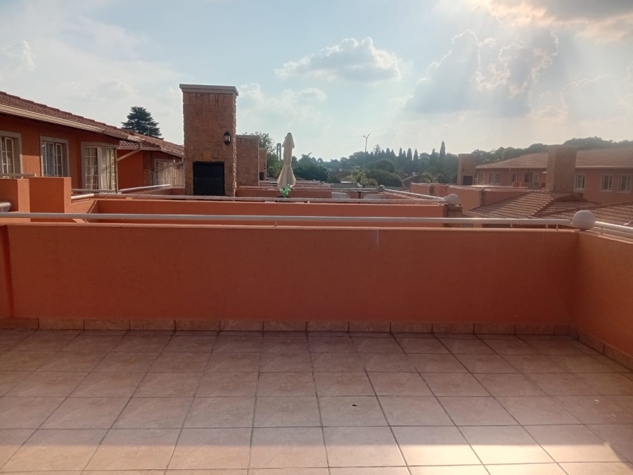 3 Bedroom Property for Sale in Glen Marais Gauteng