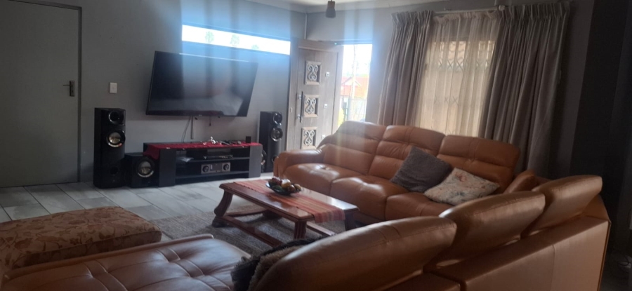 4 Bedroom Property for Sale in Glen Marais Gauteng