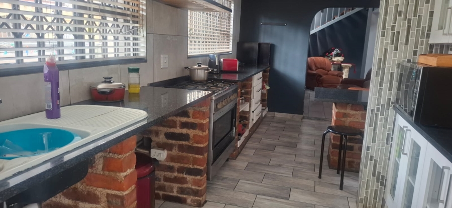 4 Bedroom Property for Sale in Glen Marais Gauteng