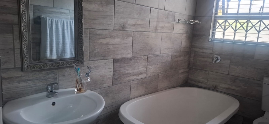 4 Bedroom Property for Sale in Glen Marais Gauteng