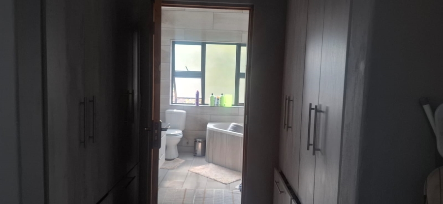 4 Bedroom Property for Sale in Glen Marais Gauteng