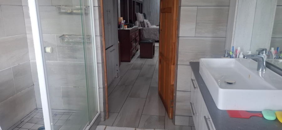 4 Bedroom Property for Sale in Glen Marais Gauteng