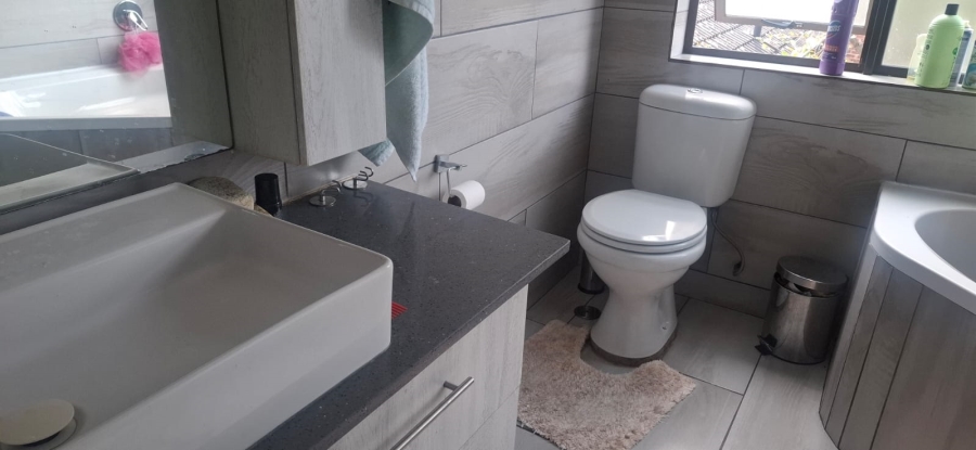 4 Bedroom Property for Sale in Glen Marais Gauteng