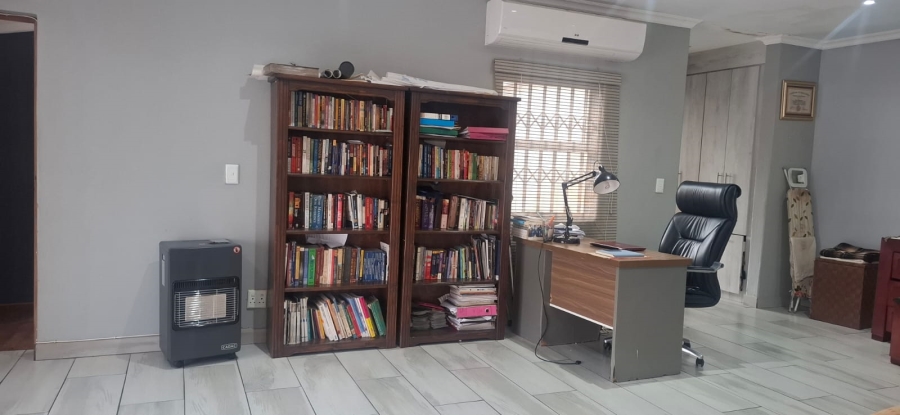 4 Bedroom Property for Sale in Glen Marais Gauteng