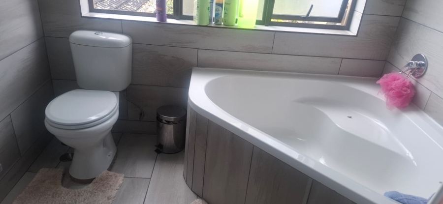 4 Bedroom Property for Sale in Glen Marais Gauteng