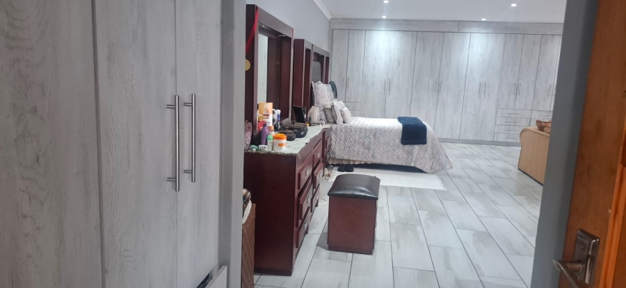 4 Bedroom Property for Sale in Glen Marais Gauteng
