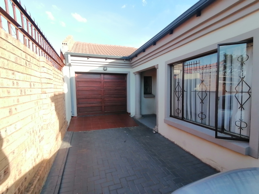 To Let 3 Bedroom Property for Rent in Pretoria West Gauteng