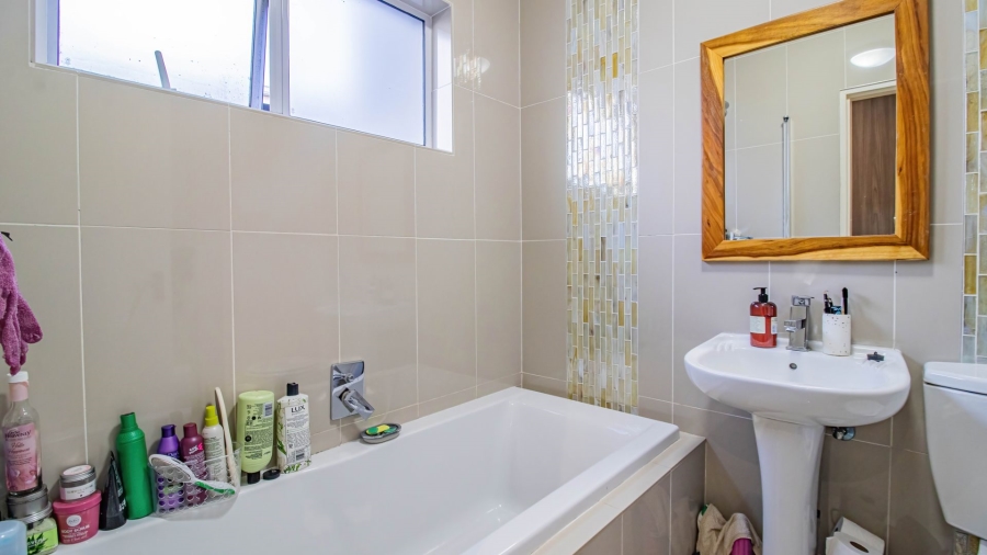 3 Bedroom Property for Sale in Eye of Africa Gauteng