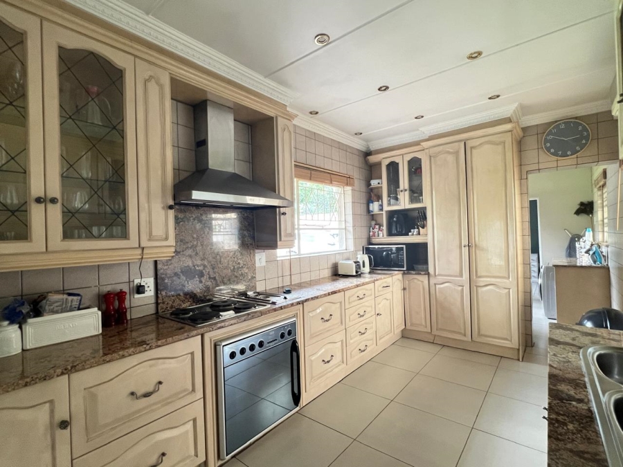 To Let 3 Bedroom Property for Rent in Beverley Gardens Gauteng