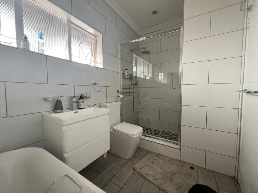 To Let 3 Bedroom Property for Rent in Beverley Gardens Gauteng