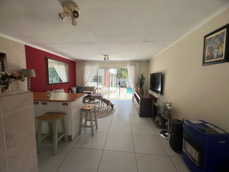 To Let 3 Bedroom Property for Rent in Beverley Gardens Gauteng