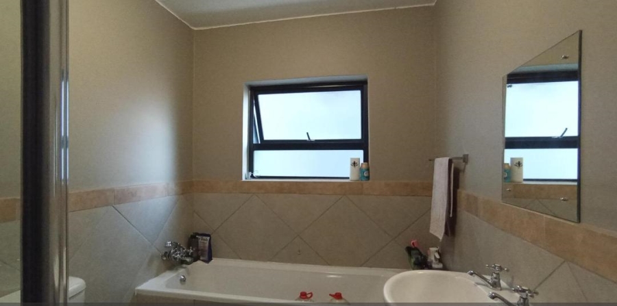 2 Bedroom Property for Sale in Glen Austin Gauteng