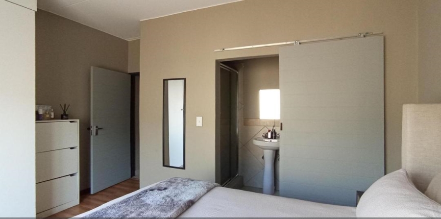 2 Bedroom Property for Sale in Glen Austin Gauteng