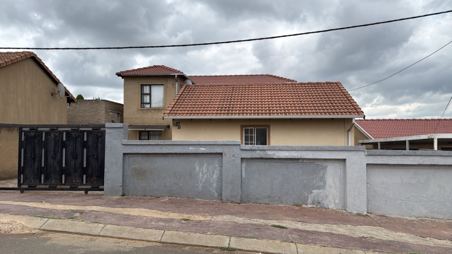 2 Bedroom Property for Sale in Cosmo City Gauteng