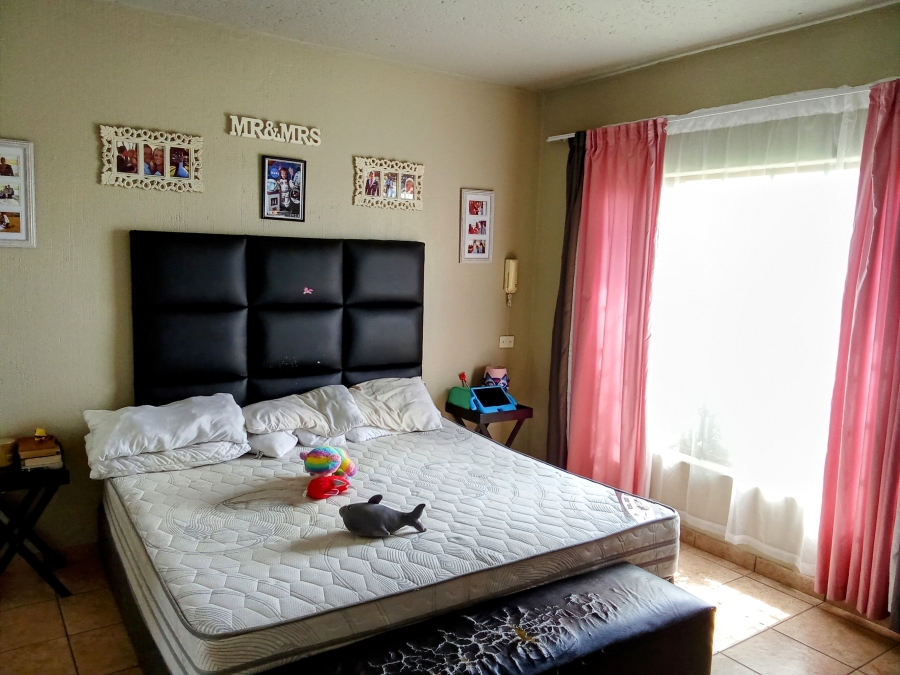 3 Bedroom Property for Sale in Helderkruin Gauteng