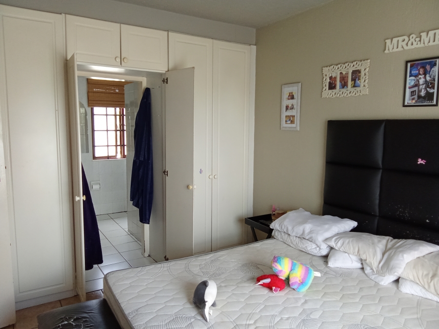 3 Bedroom Property for Sale in Helderkruin Gauteng