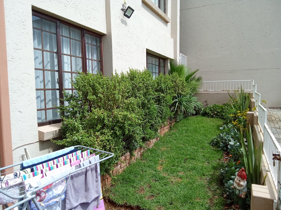 3 Bedroom Property for Sale in Helderkruin Gauteng