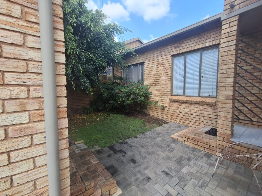 3 Bedroom Property for Sale in Wilgeheuwel Gauteng