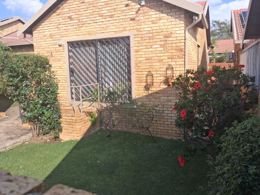 3 Bedroom Property for Sale in Wilgeheuwel Gauteng