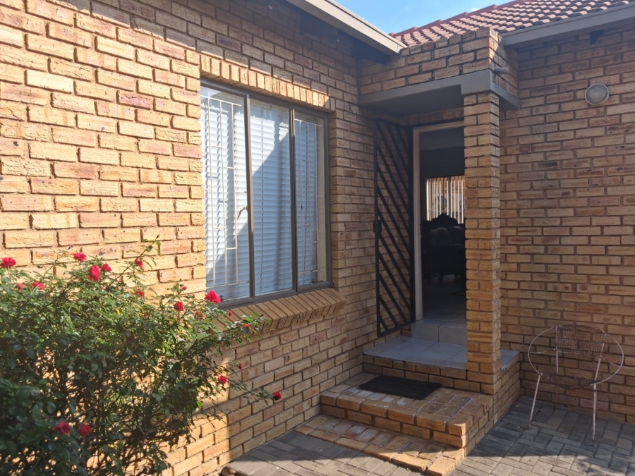 3 Bedroom Property for Sale in Wilgeheuwel Gauteng