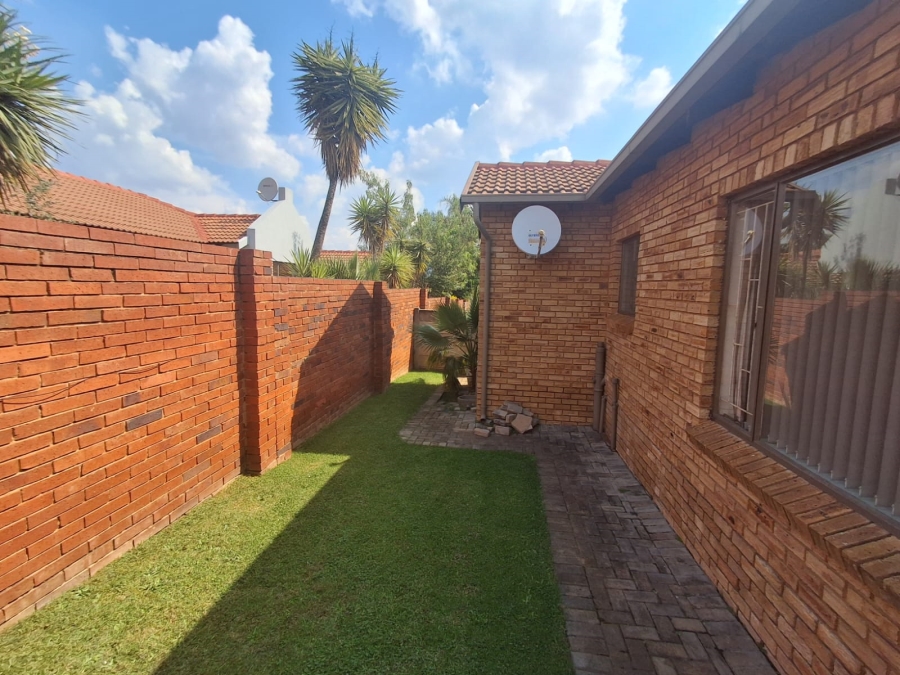 3 Bedroom Property for Sale in Wilgeheuwel Gauteng