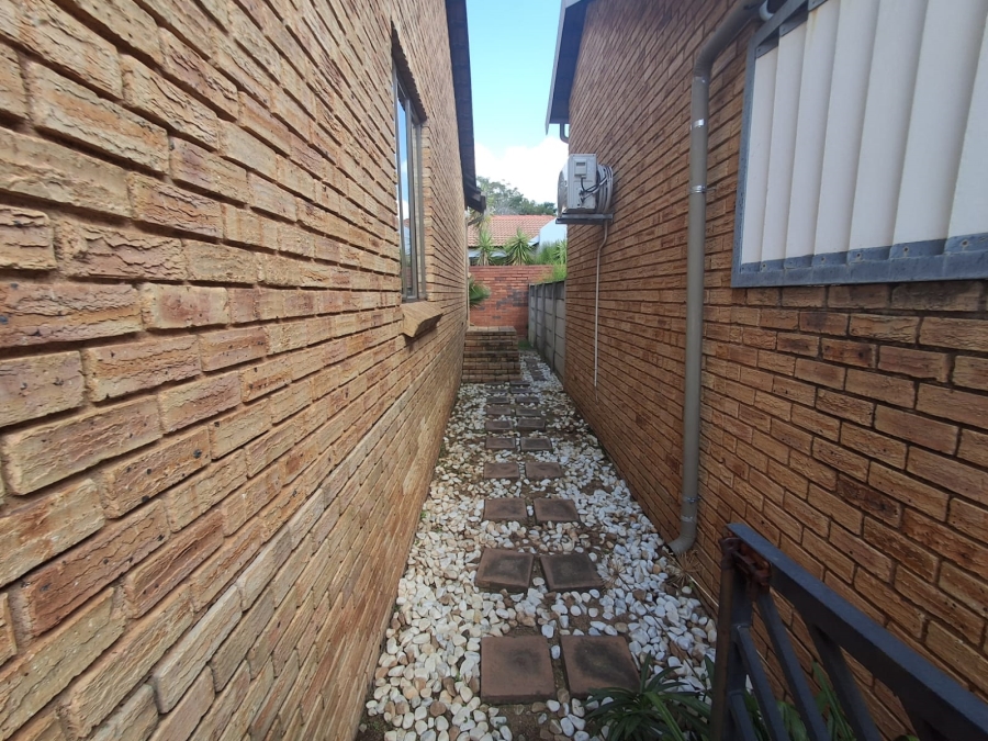 3 Bedroom Property for Sale in Wilgeheuwel Gauteng