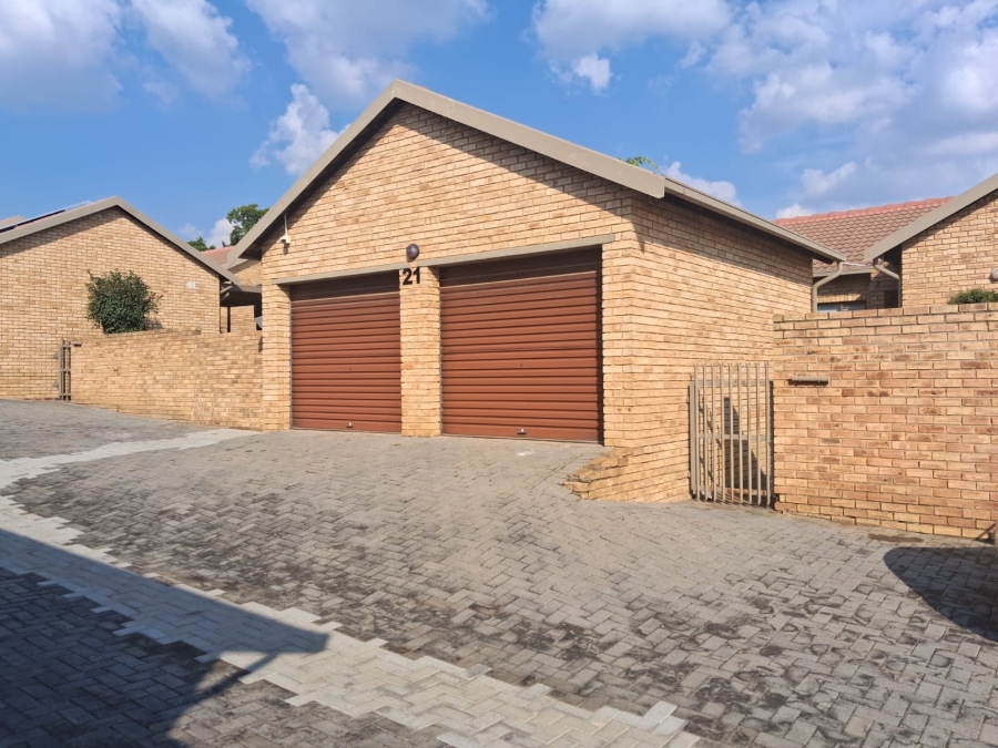 3 Bedroom Property for Sale in Wilgeheuwel Gauteng