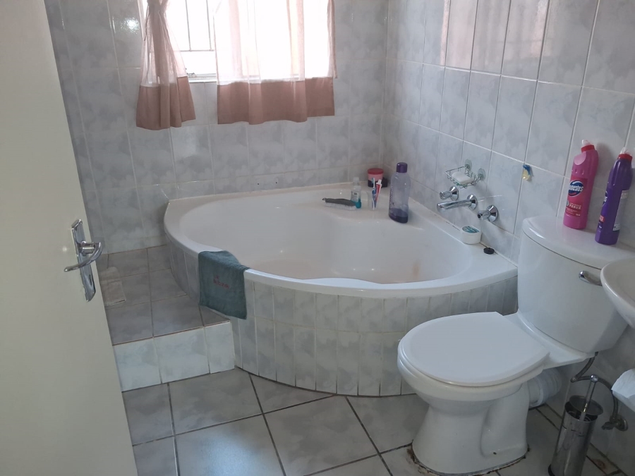 3 Bedroom Property for Sale in Wilgeheuwel Gauteng