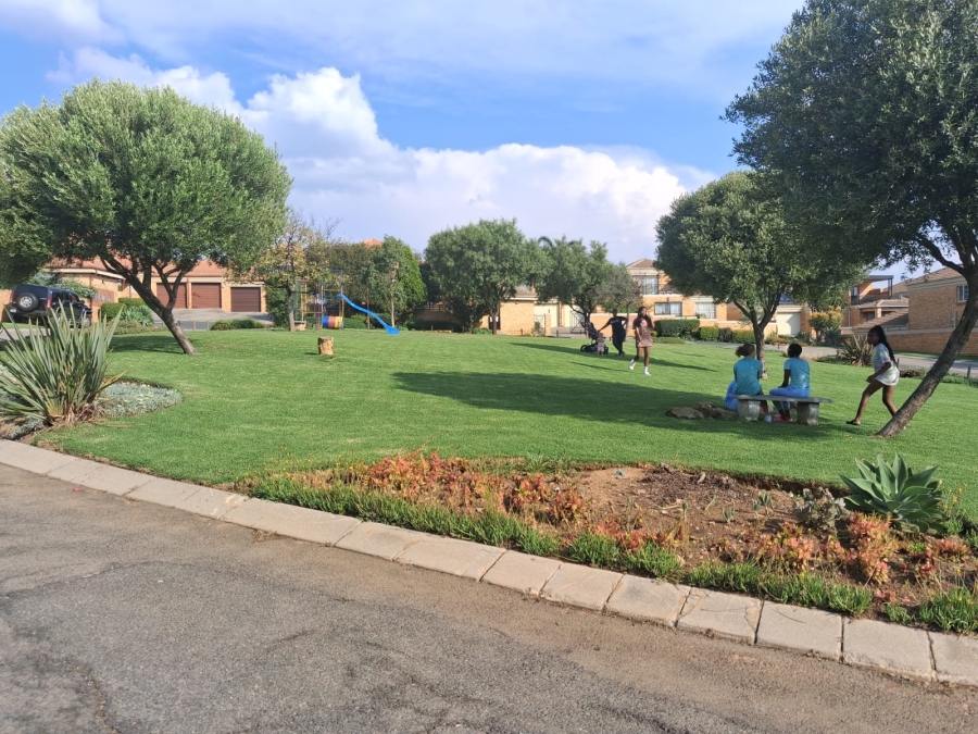 3 Bedroom Property for Sale in Wilgeheuwel Gauteng