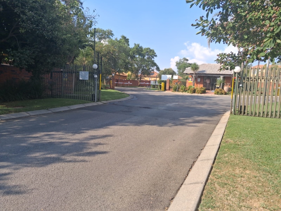 3 Bedroom Property for Sale in Wilgeheuwel Gauteng