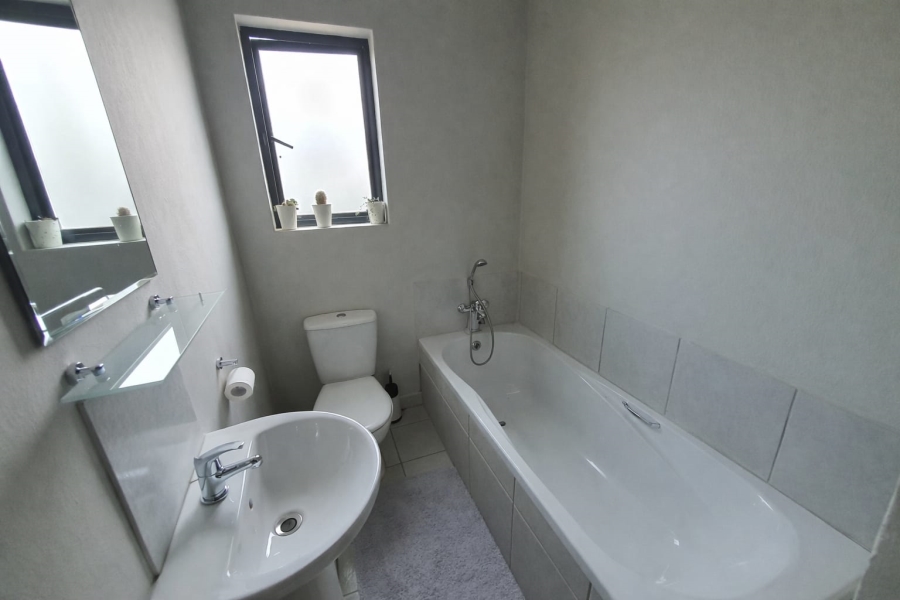 3 Bedroom Property for Sale in Kenleaf Gauteng