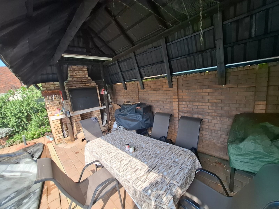 4 Bedroom Property for Sale in Sinoville Gauteng