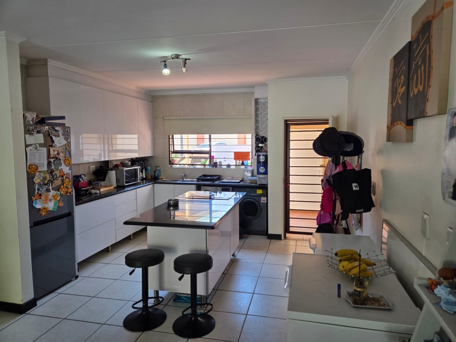 To Let 2 Bedroom Property for Rent in Sunninghill Gauteng