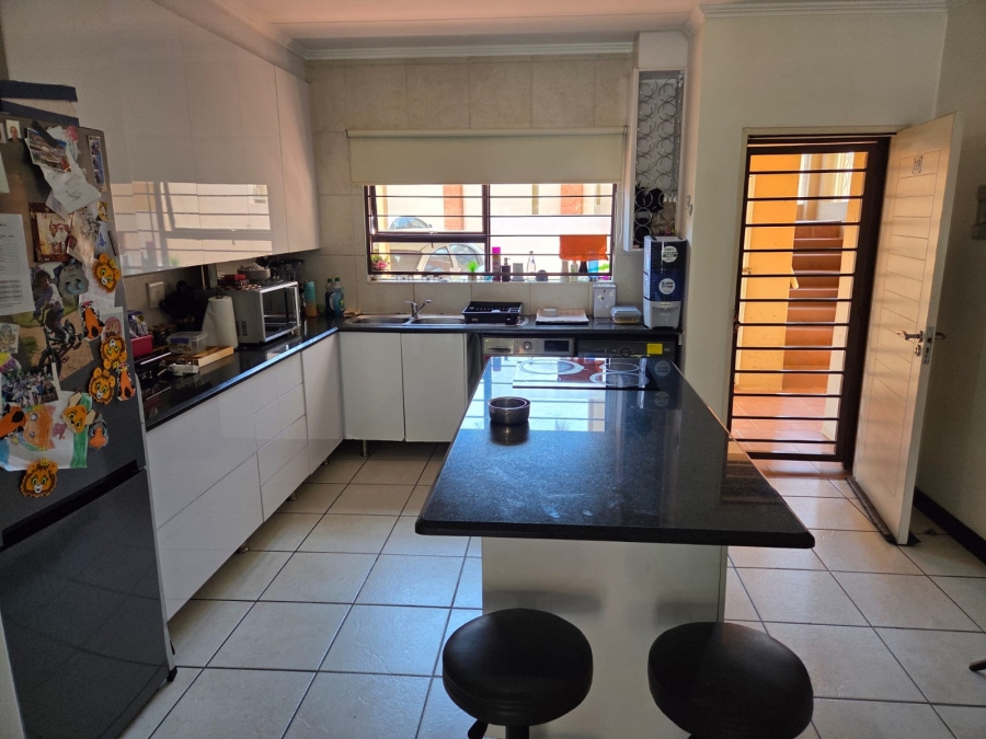 To Let 2 Bedroom Property for Rent in Sunninghill Gauteng