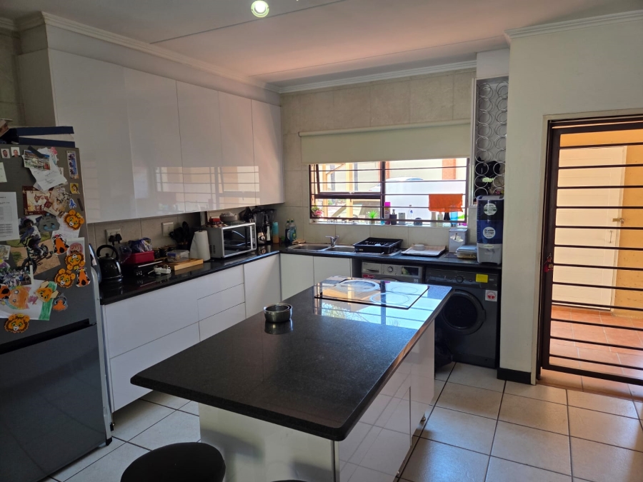 To Let 2 Bedroom Property for Rent in Sunninghill Gauteng