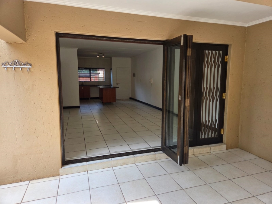 To Let 2 Bedroom Property for Rent in Sunninghill Gauteng