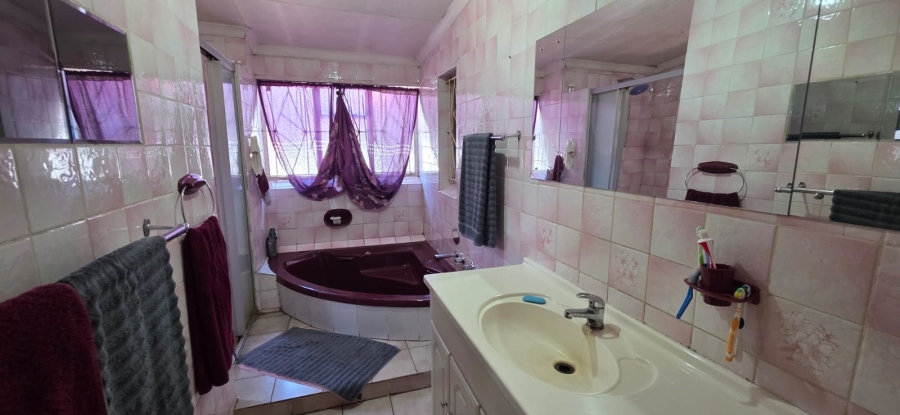 4 Bedroom Property for Sale in Vanderbijlpark CE 2 Gauteng