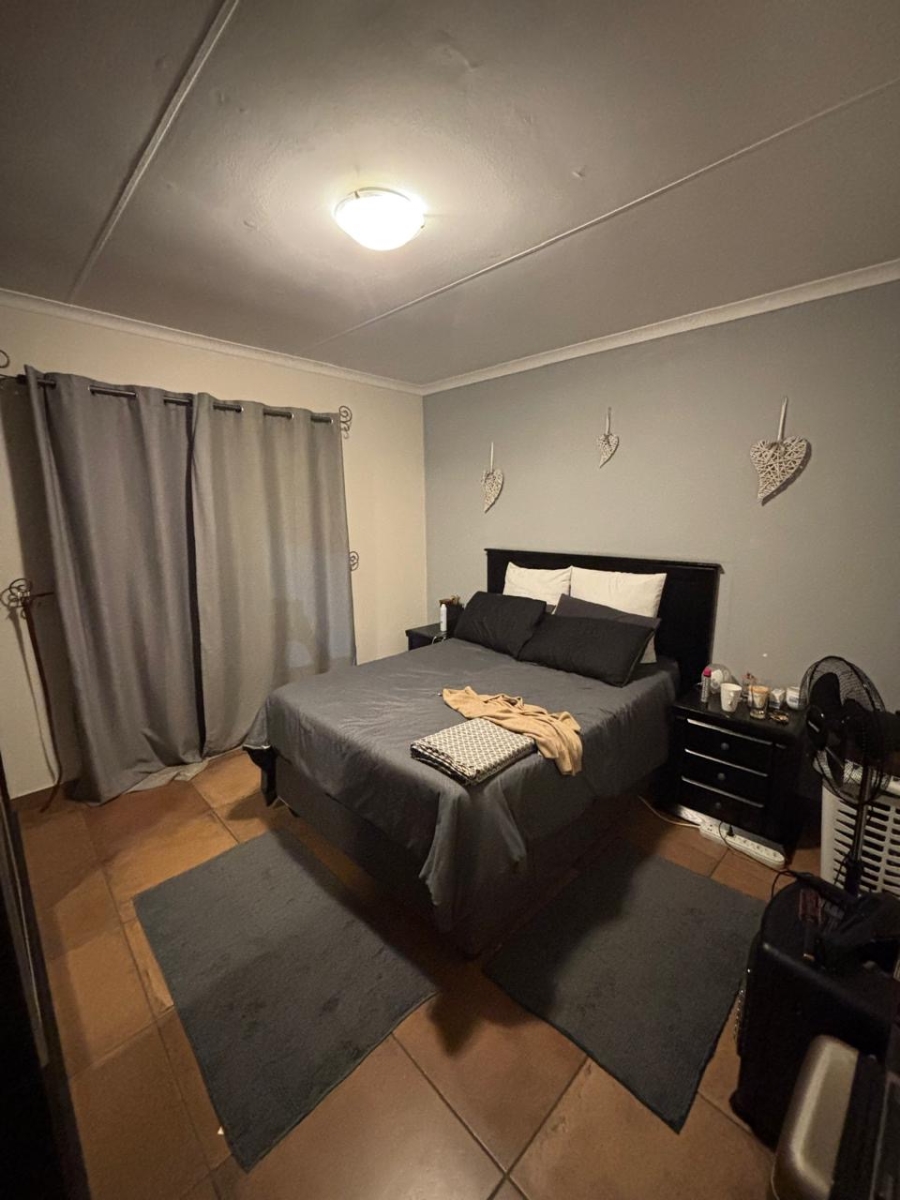 To Let 2 Bedroom Property for Rent in Bonaero Park Gauteng