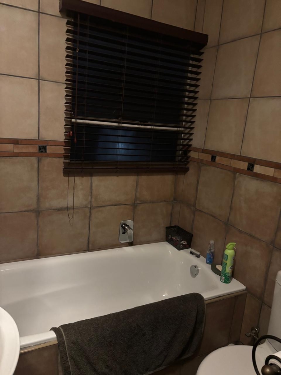 To Let 2 Bedroom Property for Rent in Bonaero Park Gauteng