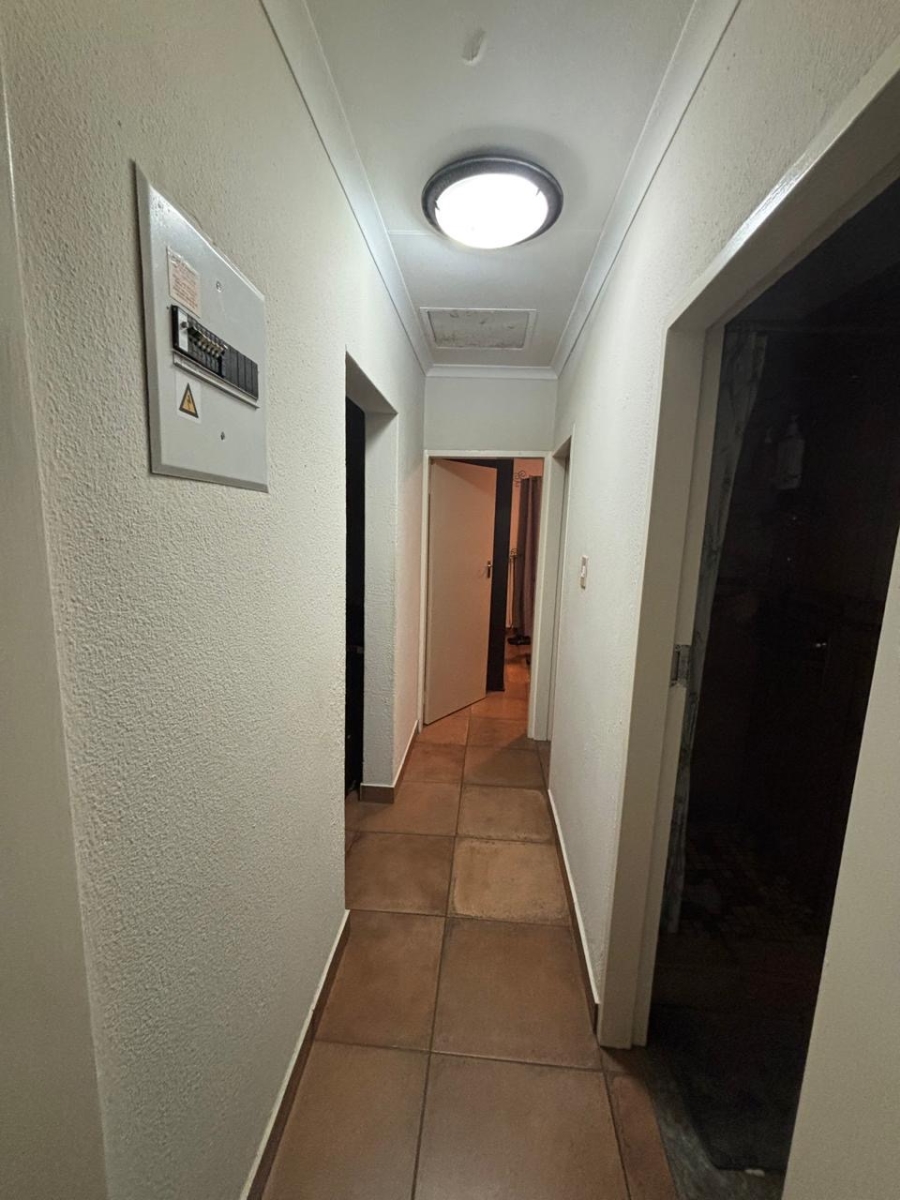 To Let 2 Bedroom Property for Rent in Bonaero Park Gauteng