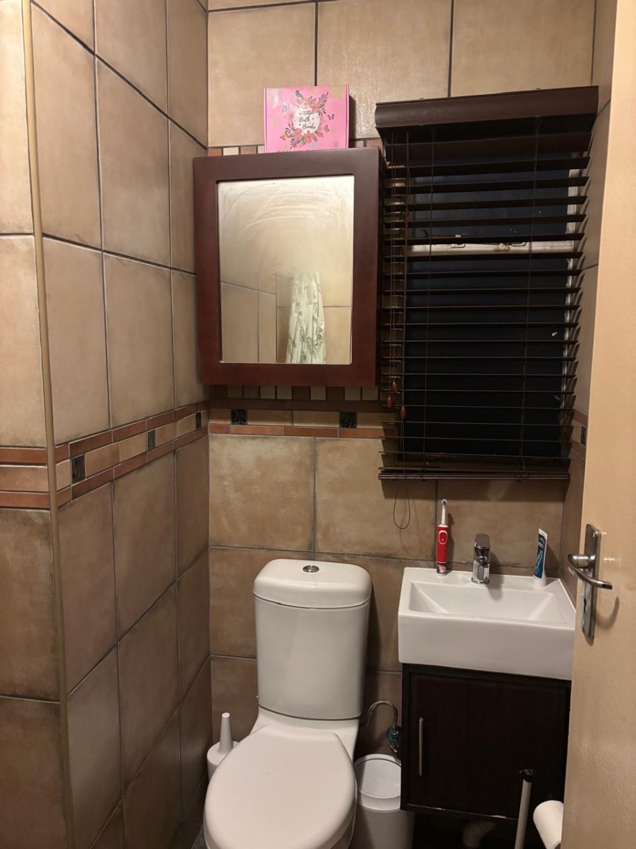 To Let 2 Bedroom Property for Rent in Bonaero Park Gauteng