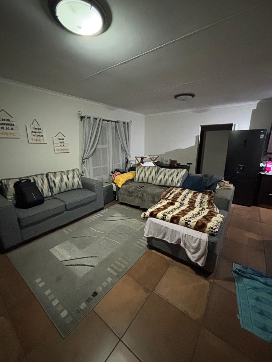 To Let 2 Bedroom Property for Rent in Bonaero Park Gauteng