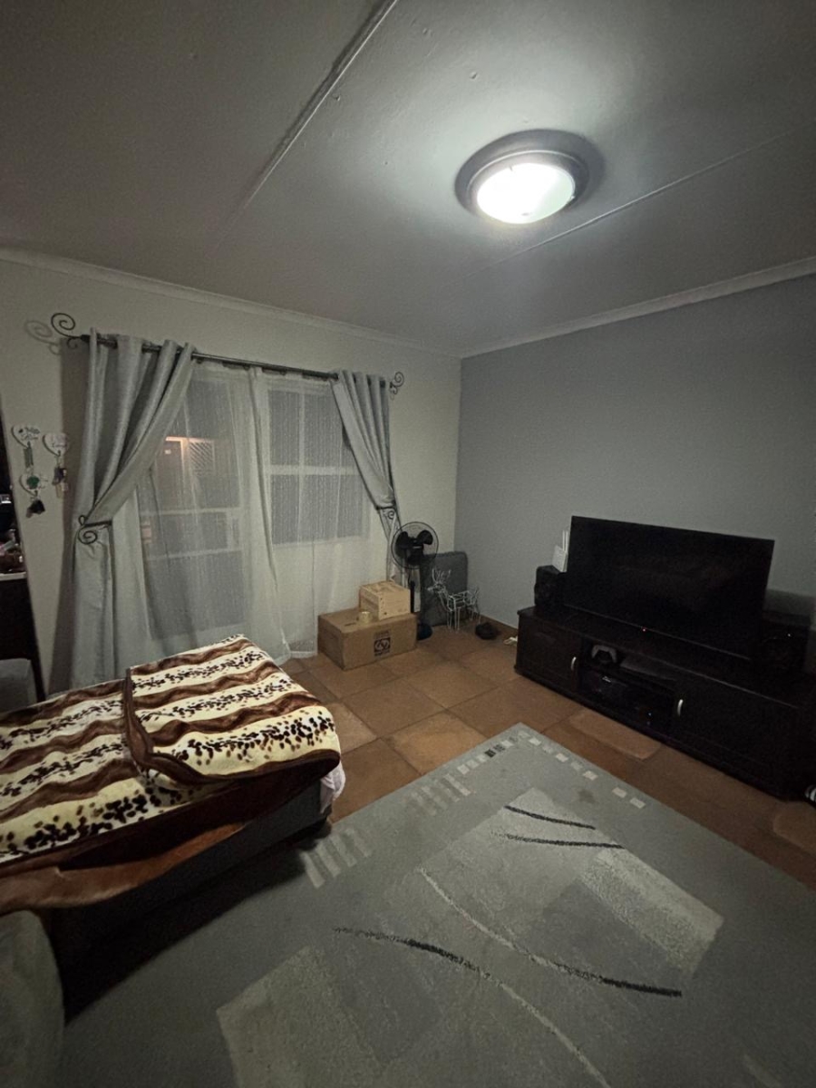 To Let 2 Bedroom Property for Rent in Bonaero Park Gauteng