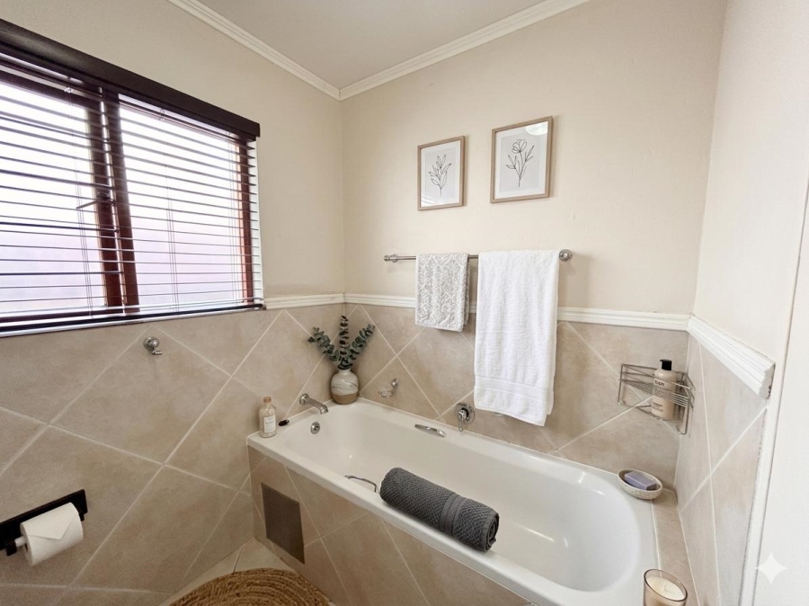 2 Bedroom Property for Sale in Sunninghill Gauteng