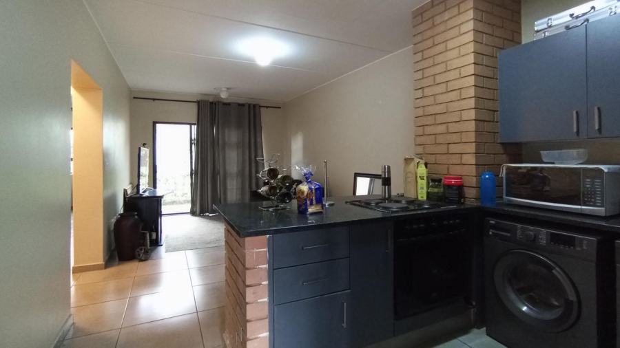2 Bedroom Property for Sale in Waterfall Gauteng