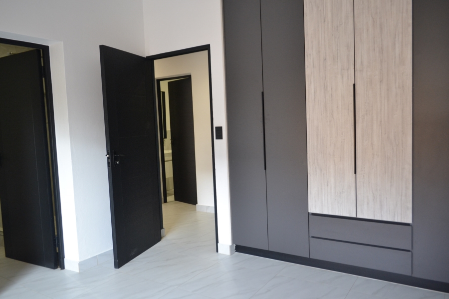 To Let 2 Bedroom Property for Rent in Bryanston Gauteng