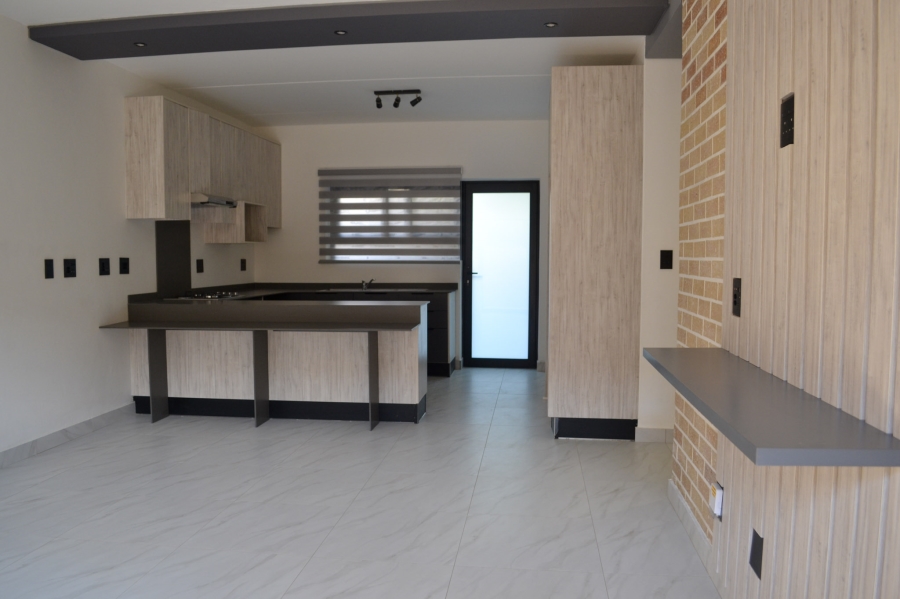 To Let 2 Bedroom Property for Rent in Bryanston Gauteng