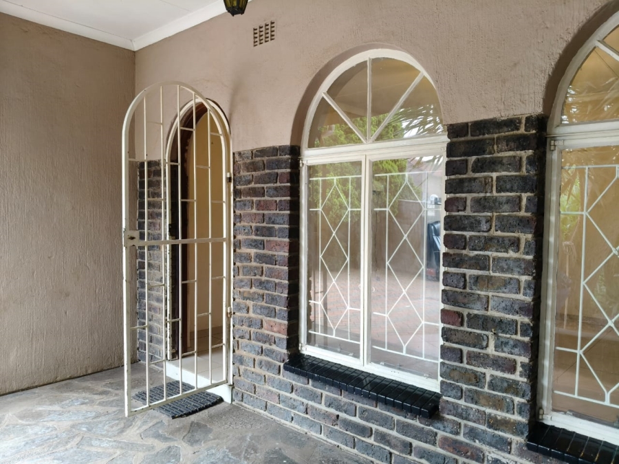 To Let 4 Bedroom Property for Rent in Northcliff Gauteng