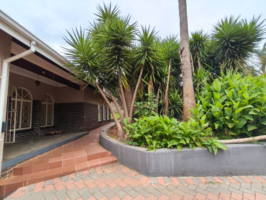 To Let 4 Bedroom Property for Rent in Northcliff Gauteng