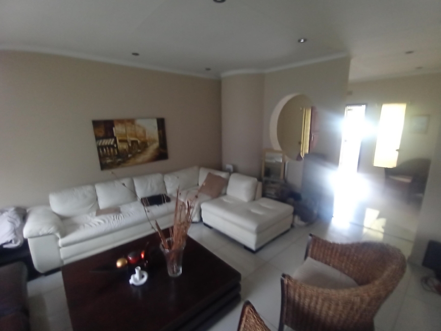 6 Bedroom Property for Sale in Brackenhurst Gauteng